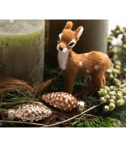 Adventsgesteck Ebony, Ca. Ø33/H26 Cm -Blumen Geschaft 6424634 6424642 6424659 WE DE 001 EbonyAdvent2022